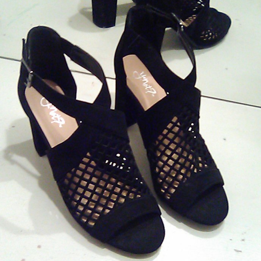 Y.not? Beehive open toe sandal black sz 9